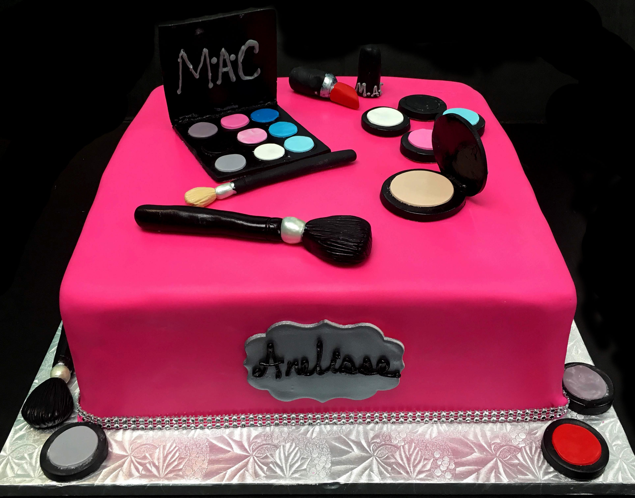 Customize birthday cake - LV cake, Food & Drinks, Homemade Bakes on  Carousell