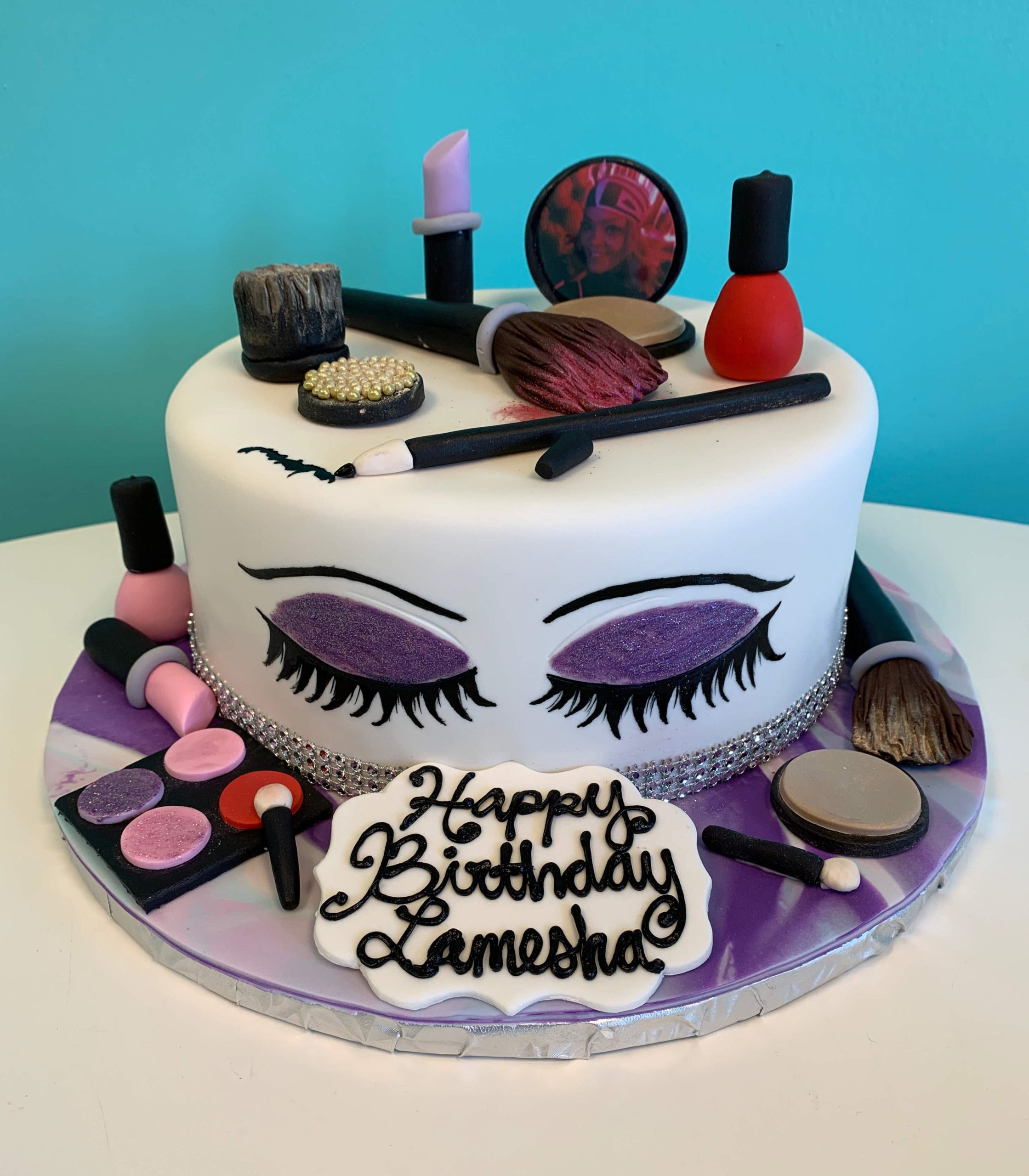 LV cake  Creative birthday cakes, Elegant birthday cakes